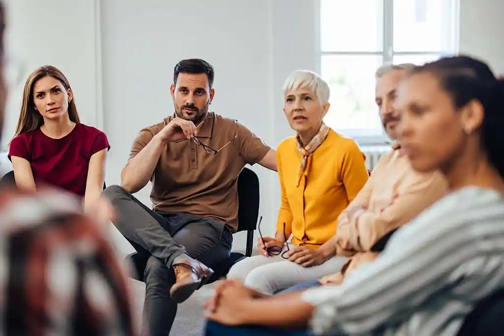 Equipe multidisciplinar em atendimento terapêutico e acompanhamento psiquiátrico